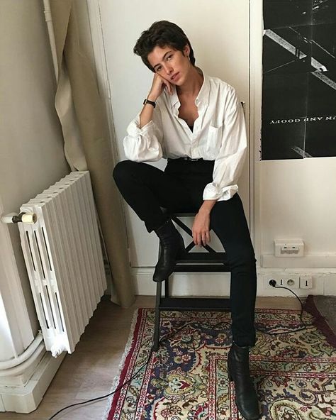 Masculine /androgynous style Garconne Style, Nonbinary Style, Butch Outfits, Grad Fits, Queer Outfits, Androgynous Aesthetic, Butch Fashion, Lesbian Outfits, Adidas Samba Outfit