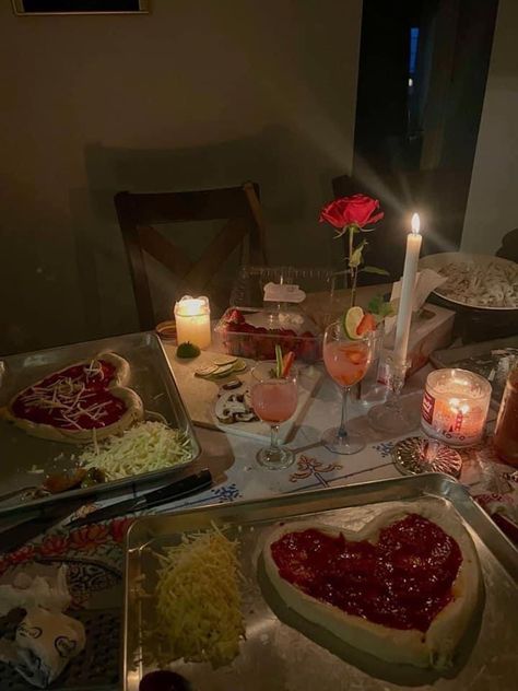 Stay At Home Date Night Aesthetic, Date Ideas 2023, Beautiful Date Ideas, Valentines Date For Boyfriend, Romantic Valentines At Home, Cute At Home Valentines Date Ideas, Wow Date Ideas, Valentines Day Date Aesthetic, Valentine’s Day Home Date