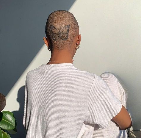 Head Tattoos Women Bald, Scalp Tattoo Women, Buzzcut Season, Scalp Tattoo, Shaved Hair Women, Shaved Heads, Buzzed Hair, Natural Hair Cuts, Shave My Head