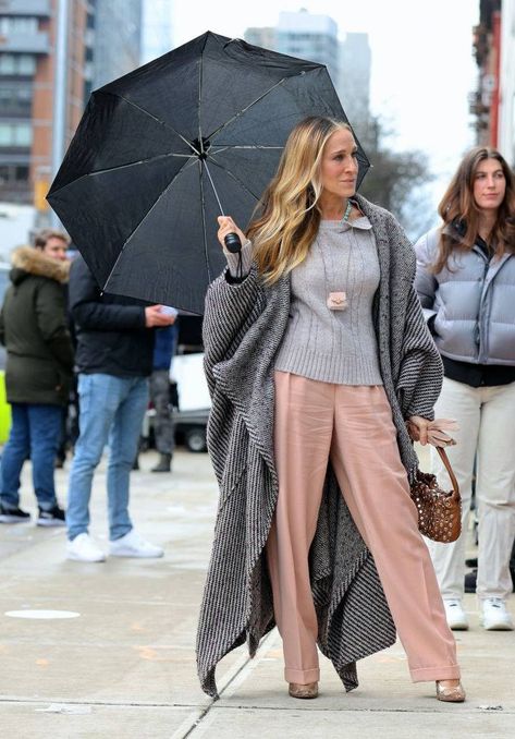 Inspiration Dressing, Sarah Jessica Parker Style, Estilo Gossip Girl, Sara Jessica Parker, Carrie Bradshaw Outfits, Parker Outfit, Carrie Bradshaw Style, City Outfits, Sarah Jessica