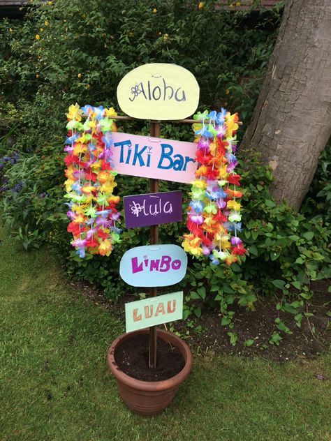 Luau Party Signs Diy, Diy Hawaiian Decor, Luau Signs Diy, Hawaiian Float Ideas, Luau Diy Decorations, Luoa Party, Stitch Hawaiian Party, Adult Luau Party Ideas, Diy Hawaiian Decorations