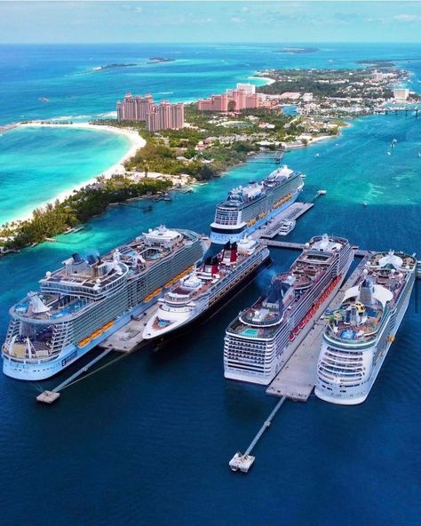 Cruise Vibes, Cruise Ship Pictures, Biggest Cruise Ship, Royal Caribbean Cruise Lines, Carribean Cruise, Best Cruise Ships, Cruise Life, Luxury Cruise Ship, Bahamas Island