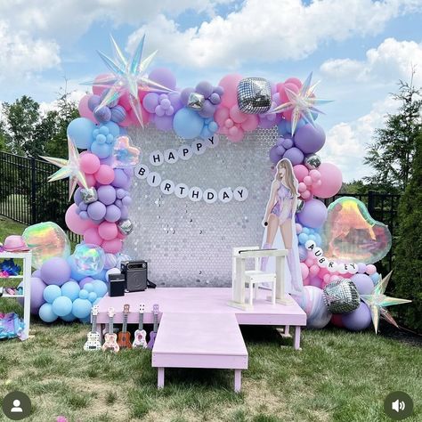 Taylor Swift Piñata Ideas, Taylor Swift 1st Birthday Party, Taylor Swift Theme Birthday Party, Taylor Swift 5th Birthday Party, Taylor Swift Balloon Arch, Taylor Swift Birthday Theme, Taylor Swift Party Ideas Decoration, Vintage Birthday Decorations, Swiftie Party