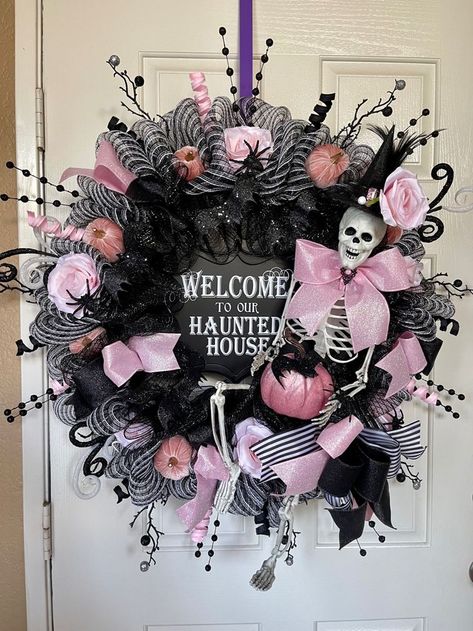 Pink Halloween Wreaths & Garlands, Pink Black And White Halloween Decor, Pink And Black Halloween Wreath, Pink And Black Wreath, Pink Black Halloween Decor, Pink Halloween Decorations Diy, Pastel Halloween Wreath, Pink Halloween Wreath, Gothic Wreaths