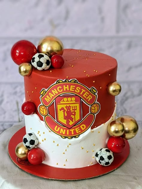 Football Cake Manchester United, Manchester United Birthday Party Ideas, Man United Cake Ideas, Birthday Cake Manchester United, Pastel Cr7, Manchester United Cake Ideas, Man United Cake, Man Utd Cake, Birthday Decor For Him