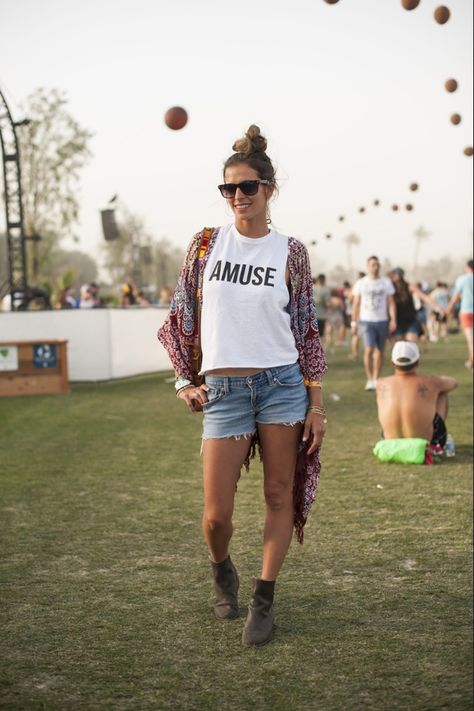 Coachella outfit Indie Music Festival Outfit, Coachella Looks, Making New Friends, Music Festival Fashion, Music Festival Outfits, Coachella Outfit, Festival Style, Festival Looks, Music Festivals