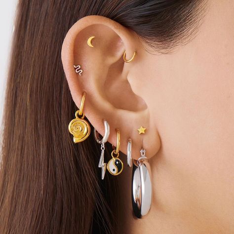 Mix Metal Ear Piercing, Mixing Gold And Silver Earrings, Silver And Gold Mixed Earrings, Ear Piercings Gold And Silver, Mixed Metals Piercings, Ear Piercing Ideas Mixed Metals, Mixed Gold And Silver Ear Piercings, Gold And Silver Ear Piercings, Gold And Silver Jewelry Together Ear