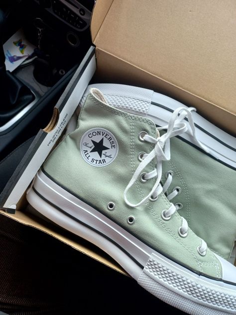 Sage Green Converse Platform, Sage Green Converse Aesthetic, Pastel Green Converse, Light Green Converse Outfit, Best Converse Colors, Platform Converse Aesthetic, Green Converse Aesthetic, Platforms Converse, Light Green Converse