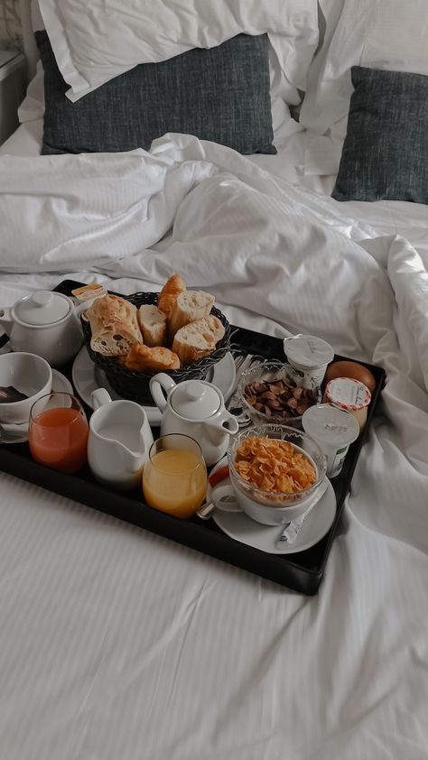 Breakfast in bed ☕ Breakfast In Bed Aesthetic Couple, Bed Breakfast Aesthetic, Romantic Morning Couple Breakfast, Couple Breakfast In Bed, 2pieces Outfits, Breakfast In Bed For Husband, Breakfast In Bed Aesthetic, Food In Bed, Eating In Bed