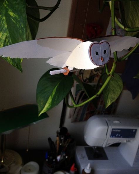 Picture of Paper Mobile: Flying Barn Owl (make several different ones for over gift table) Parade Puppets, Owl Diy, Lanterns Diy, Owl Mobile, Owl Pellets, Diy Owl, Owl Templates, Mood Tone, Flying Owl