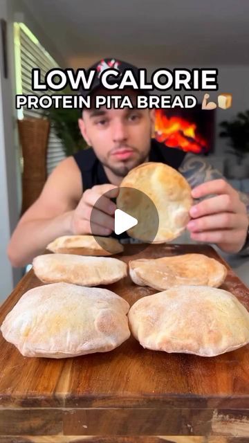 Protein Pita Bread, Gym Recipes, Pane Pita, Low Calorie Protein, Pita Bread Recipe, Self Raising Flour, Protein Bread, Food Receipt, High Protein Low Calorie