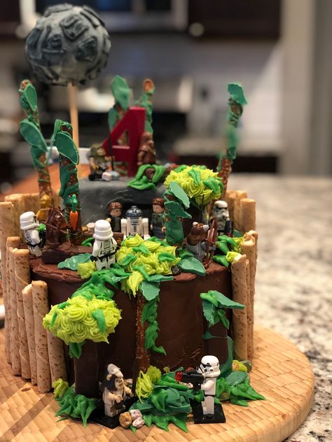 Star Wars Themed Birthday Cake, Star Wars Birthday Cakes, Star Wars Birthday Cake Ideas, Star Wars Dessert Ideas, Clone Wars Cake, Simple Star Wars Cake, Starwars Cakes Birthday, Starwars Birthday Cake Ideas, Star Wars Cakes