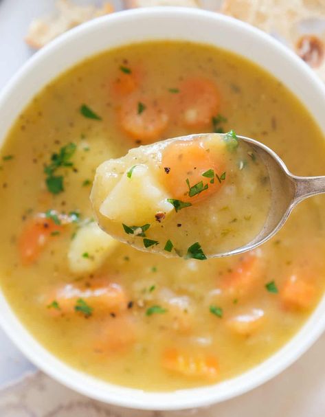 Comforting and simple, this carrot potato soup is economical, easy to throw together with a few basic ingredients, and it’s seriously good. #souprecipes #cheapdinnersforafamily #cheaphealthymeals #potatorecipes #gllutenfreerecipes Soup With Potatoes And Carrots, Chicken Soup With Potatoes, Potato And Carrot Soup, Potato Carrot Soup, Carrot Stew, Carrot Potato Soup, Slow Cooker Potato, Soup With Potatoes, Chicken Potato Soup