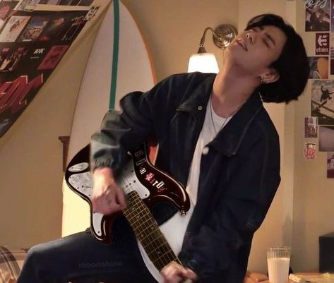 farha⁷ loves jimin on Twitter: "jungkook and the guitar 🎸… " Jungkook Playing Guitar, Playlist Cover Photo Asthetic, Ot7 Bts, Paris Lights, Music Cover Photos, Playlist Covers Photos, Black And White Photo Wall, Lower Abs Workout, Playlist Covers