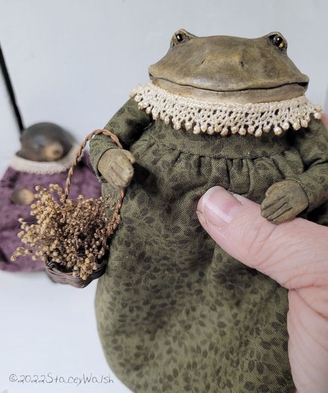 Cloth Art Dolls, Frog Doll, Textile Art Dolls, Art Dolls Cloth, Frog And Toad, Creepy Dolls, Art Textile, Soft Sculpture, Animal Dolls