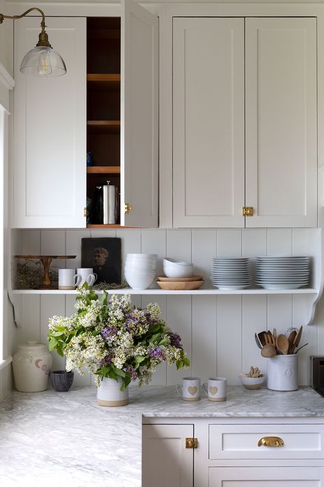 Kitchen Shelf Styling, Diy Kitchen Renovation, Island Kitchen, Kitchen Makeover, Kitchen Shelves, White Cabinets, Counter Top, Kitchen Style, Kitchen Styling