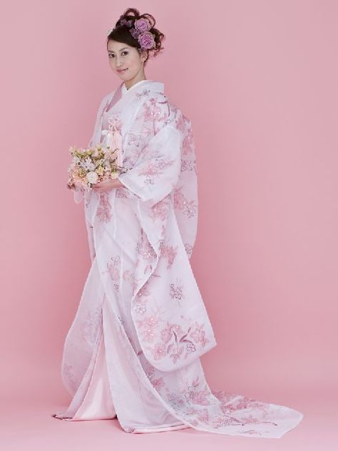 This is a uchikake kimono. In Japan this specific type of kimono is worn on a women's wedding day. (Occasion) Wedding Dress Japanese, Japanese Wedding Dress, Japanese Wedding Kimono, Asian Inspired Wedding, Inspired Wedding Dress, Furisode Kimono, Japanese Costume, Cold Heart, Kimono Japan