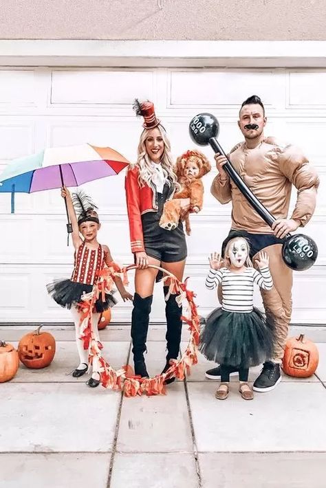 HALLOWEEN 🎃 Original Family Costumes 2020 | Annie Baby Monitor Circus Family Costume, Wagon Costume, Circus Halloween Costumes, Family Themed Halloween Costumes, Themed Halloween Costumes, Halloween Circus, Candy Costumes, Clown Clothes, Family Circus