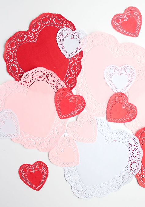 Check out these 10 clever ways to use paper heart doilies in your Valentine's Day crafts! Heart Doily Crafts, Heart Doilies, Paper Doily Crafts, Heart Doily, Doily Crafts, Doilies Crafts, Easy Valentine Crafts, February Crafts, Diy Valentine's Day Decorations