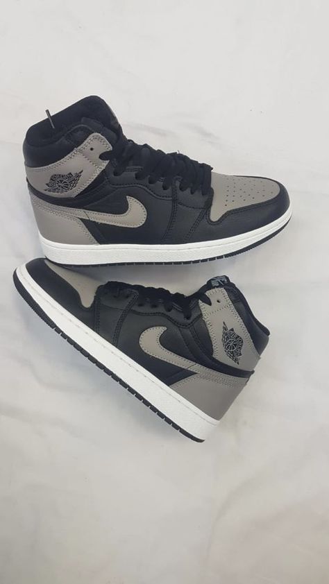 Black And Grey Jordans, Girls Shoes Teenage, Cute Jordans, Grey Jordans, Futuristic Shoes, Cute Nike, Dr Shoes, Nike Shoes Girls, All Nike Shoes