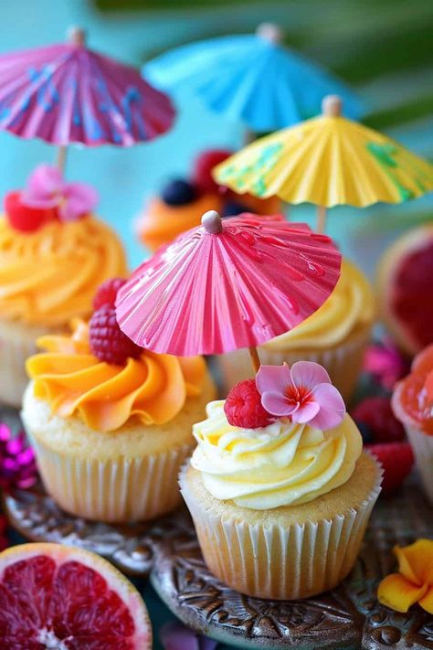 Luau Cake Ideas, Luau Party Ideas For Adults, Palm Tree Cakes, Hawaiian Party Food, Luau Cupcakes, Luau Cake, Margaritaville Party, Aloha Birthday, Pool Party Cakes