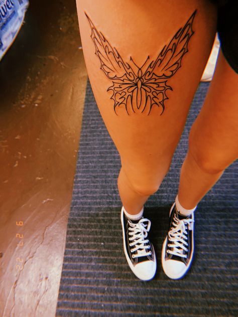 Skeleton Leg Tattoos Women, Ankle And Shin Tattoos For Women, Pisces Knee Tattoo, Vines Around Knee Tattoo, Woman Shin Tattoo, Tattoos For Above The Knee, Leg Tattoo Ideas Women, Cute Knee Tattoos Women, Inside Knee Tattoo