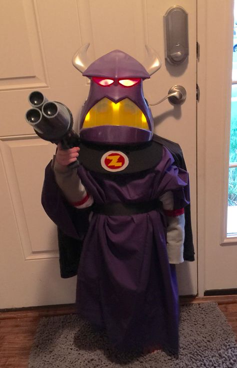 Toy Story Emporer Zurg Zurg Toy Story, Peter Pan Costume Kids, Disfraz Toy Story, Toy Story Costume, Toy Story Crafts, Peter Pan Costumes, Villains Party, Toy Story Halloween, Movie Halloween Costumes