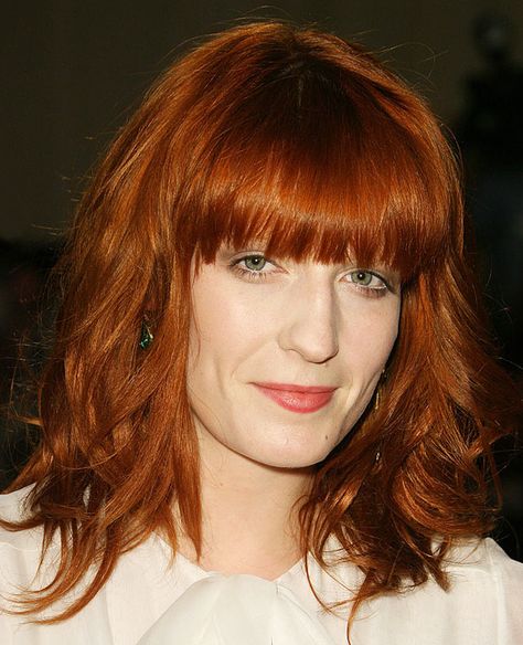 Florence Welch shows us how to rock a show-stopping red hue. Burnt Orange Hair, Red Hair Inspiration, Side Swept Curls, Medium Hair Styles For Women, Ginger Hair Color, Bright Red Hair, Long Brunette, Florence Welch, Fringe Hairstyles