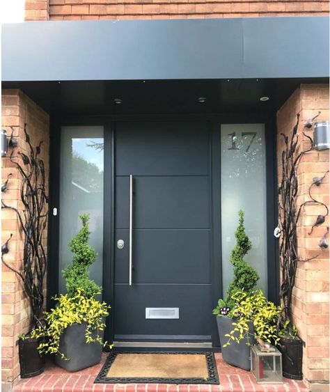 Anthracite grey RAL7016 modern front door with 2 obscure glazing side panels. Exterior House Doors, Modern Entrance Door, Contemporary Front Doors, Modern Entrance, Modern Front Door, Casa Country, Front Door Porch, Entrance Door Design, Front Door Entrance