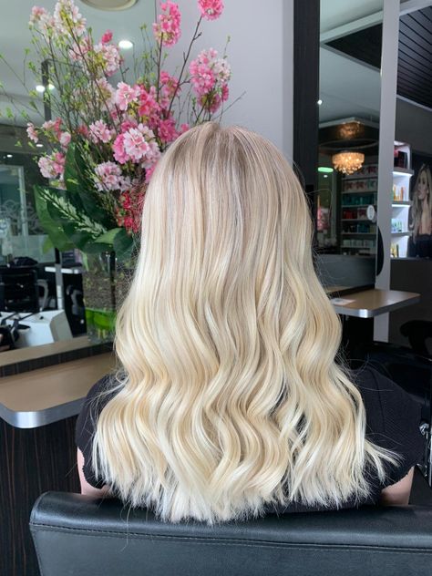 #lorealprofessionnel #smartbond #penrith #blonde #longblonde #blondefoils Bright Creamy Blonde Hair, Blonde Full Head Highlights, Full Head Blonde Foils, Full Head Of Blonde Highlights, Natural Blonde Hair With Highlights, Full Blonde Hair, Creamy Vanilla Blonde Hair, Full Head Blonde Highlights, Full Head Foils