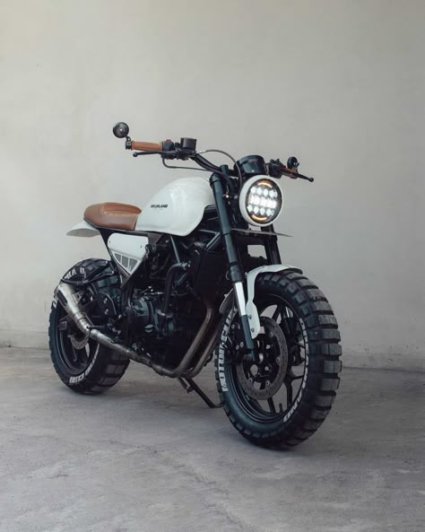 Adventure Bike Motorcycles, Brat Bike, Custom Bikes Cafe Racers, Cafe Racer Design, Vw Sedan, Motocross Love, Motorbike Design, Cafe Racing, Bike Exif