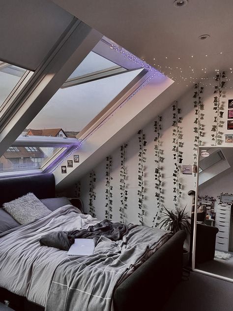 Room Ideas With A Slanted Roof, Room Attic Aesthetic, Loft Bedroom Ideas Sloped Ceiling Aesthetic, Room Ideas Roof Slope, Skylight Room Ideas, Cute Attic Rooms, Bedroom Ideas Roof Slope, Bedroom With Tilted Ceiling, Bedroom Inspo Attic