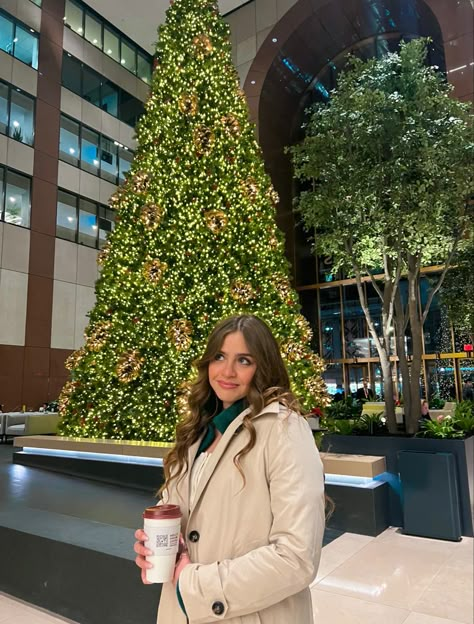 New York Christmas Picture Ideas, Nyc Winter Picture Ideas, Nyc Instagram Pictures Christmas, Nyc Christmas Instagram, Nyc Pic Inspo Winter, Nyc Photo Ideas, New York Winter Outfit, Winter Nyc, Nyc Pics