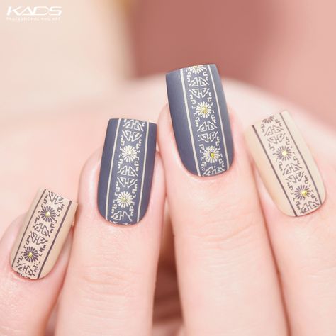 Chinese 023 Maniology Stamping Ideas, Elegant French Tip Nails, Summer Nail Styles, Nails French Tips, Gel Nails French, Party Nails, Stamping Nail Art, Book Jewelry, Nail Patterns