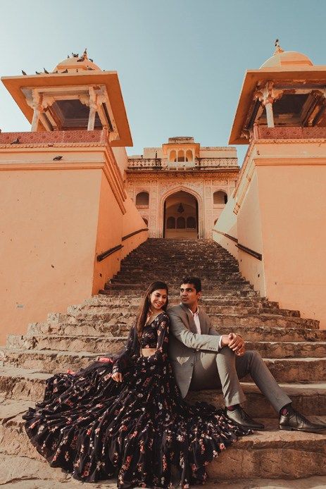 Pre Wedding Photoshoot Props, Pre Wedding Photoshoot Outfit, Engagement Photography Poses, Wedding Photoshoot Props, Couple Wedding Dress, Pre Wedding Shoot Ideas, Pre Wedding Photoshoot Outdoor, Indian Wedding Couple Photography, Wedding Photoshoot Poses