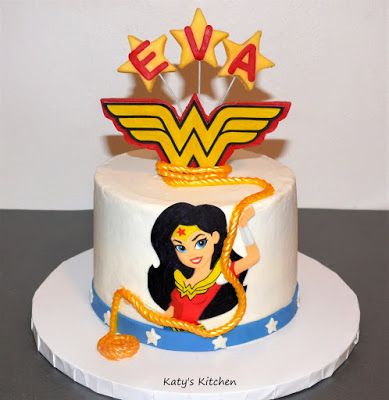 Dc Superhero Girls Cake, Supergirl Cakes, Wonder Woman Cake, Wonder Woman Birthday Party, Bolo Sonic, Wonder Woman Party, Wonder Woman Birthday, Artist Cake, Girls Cake