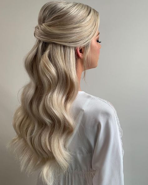 Prom Hairstyles Blonde Hair Half Up Half Down, Romantic Half Up Half Down Wedding Hair, Wave Bride Hair, Wedding Hair 2023 Trends, Bridal Hairstyles Blonde, Glam Waves Half Up Half Down, Bridal Blonde Hair, Bride Hair Half Up, Elegant Prom Hairstyles Down