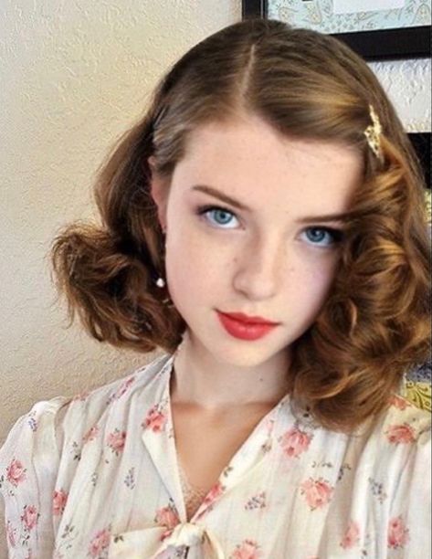 1950s Half Up Half Down Hair, 1930s Curly Hair, 1910s Womens Hairstyles, 20s Womens Hair, Short Curly Vintage Hair, Short 1920s Hairstyles, Easy 1930s Hairstyles, 1930s Long Hair, 1960s Curly Hair