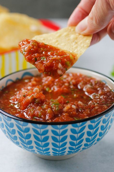 Mexican Salsa Appetizer Easy Mexican Salsa Recipe, Mexican Salsa Recipe, Authentic Salsa, Authentic Mexican Salsa, Ultimate Nachos, Mexican Dinner Party, Mexican Salsa Recipes, Dinner Party Appetizers, Southwest Recipes