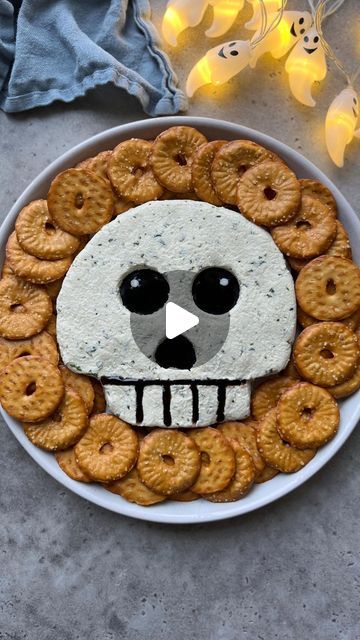 Sine Siemkowicz on Instagram: "Skull Cheese Ball💀

The perfect Halloween party appetizer!

Get the recipe on my website (food-bites.com) or google ‘foodbites skull cheese ball’.

For more ideas check out my Halloween ebook (link in bio) which is available now! 

#halloweenfood #spookytreats #spookyseason #halloweenparty #feedfeed #foodart" Food Bites, Halloween Party Appetizers, Perfect Halloween Party, Spooky Treats, Halloween Fonts, Party Appetizer, Halloween Time, Halloween Food For Party, Halloween Food