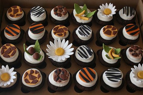 Safari Themed Wedding Cupcakes by creative and delicious sweets (Sandy), via Flickr Safari Theme Wedding, Guava Cupcakes, Pudding Icing, Vanilla Bean Cream, Vanilla Oreo, Cake Pop Designs, Creative Cupcakes, Themed Weddings, Cake Truffles