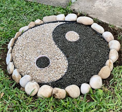 Yin Yang Rock Garden, Meditation Circle, Artistic Garden, Zen Backyard, Jing Y Jang, Japanese Garden Decor, Fen Shui, Spiral Garden, Small Japanese Garden