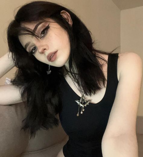 karina marikova / ig:mikkyklayker / grunge style / grunge aesthetic #grungeaesthetic / egirl aesthetic #egirlaesthetic / aesthetic edits / tiktok model / tiktok influencer / aesthetic fashion #aesthticfashion Egirl Face, Pretty Goth Girl, Goth Girl Aesthetic, Grunge Girl Aesthetic, Egirl Makeup, Egirl Aesthetic, E Girl Aesthetic, Alt Girls, Grunge Girl