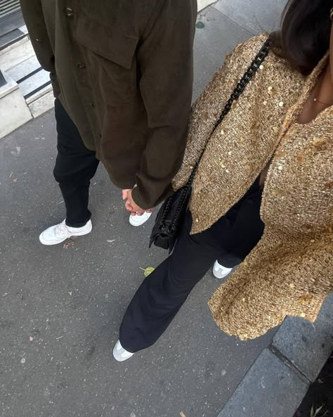 Gold Jacket Outfit, Boucle Jacket Outfit, Buy Less, Birthday Look, Fashion Minimal, Zara Gold, Gold Jacket, Paris Style, Boucle Jacket