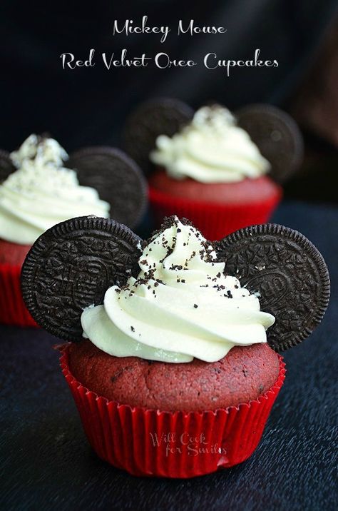 Mickey Mouse Red Velvet Cupcakes (c) willcookforsmiles.com #cucpakes Mickey Mouse Torte, Bolo Do Mickey Mouse, Mickey Cupcakes, Cupcakes Red Velvet, Red Velvet Oreo, Disney Cupcakes, Mickey Mouse Cupcakes, Mickey Mouse 1st Birthday, Sunflower Party