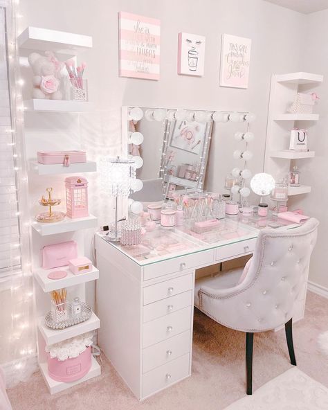 Pink And White Teen Bedroom, Rosa Bb, Beauty Room Vanity, Girly Room Decor, Pink Couch, White Room Decor, Teen Bedrooms, Bedroom Interiors, Pink Bedroom Decor