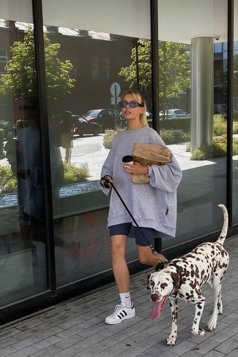 Future Moodboard, Dog Walking Outfit, Walking Outfit, Australian Winter, Life Manifestation, T Shirt Outfits, Preppy Sweater, Fashion School, Sweater Outfit