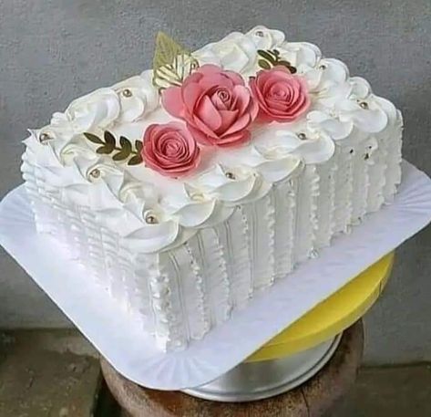 Pretty Sheet Cake Ideas, Modern Sheet Cake Design, Rectangular Cake Ideas, Square Cakes Design, Simple Square Cake, Rectangular Cake Decoration Ideas, Rectangular Cake Designs, Square Cake Design Birthdays, Square Birthday Cake Ideas