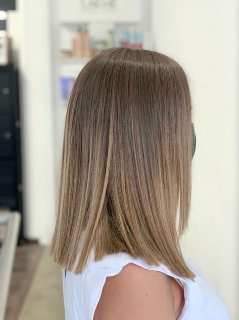 Short Straight Light Brown Hair, Brunette Balayage Hair Short Straight, Light Brown Balayage Short Hair, Balayage Long Bob, Short Light Brown Hair, Balayage Straight, Cabello Hair, Hair Curling Tips, Brunette Hair With Highlights