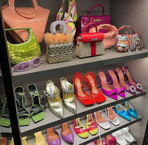 Kylie Jenner Closet, House Fever, Stile Kylie Jenner, Estilo Kardashian, Dr Shoes, The Blonde Salad, Kylie Kristen Jenner, Closet Goals, Luxury Closet